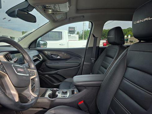 Used 2024 GMC Terrain Denali w/ Denali Premium Package AWD/4WD image 14
