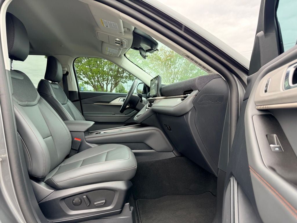 New 2026 Ford Explorer Active w/ Active Comfort Package RWD image 8