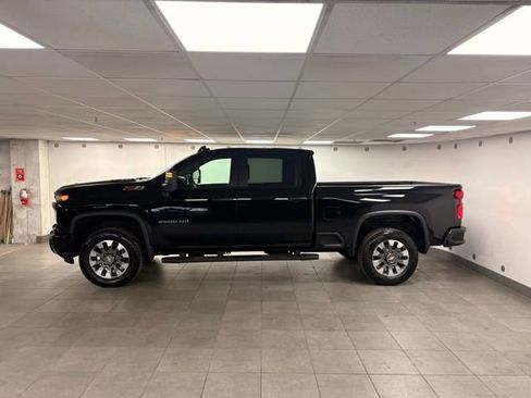 Used 2024 Chevrolet Silverado 2500 Custom w/ Custom Convenience Package image 5