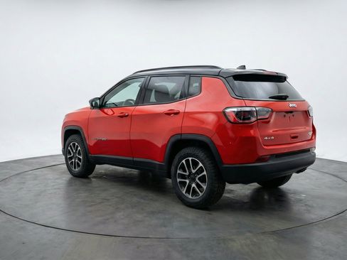 Used 2025 Jeep Compass Trailhawk AWD/4WD image 6