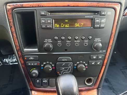 Used 2005 Volvo S60 2.5T image 28