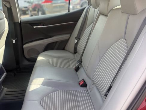 Used 2018 Toyota Camry SE FWD image 21