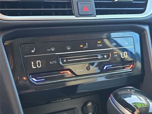 Used 2025 Volkswagen Taos SE image 19