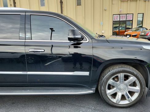 Used 2018 Cadillac Escalade ESV Luxury AWD/4WD image 11