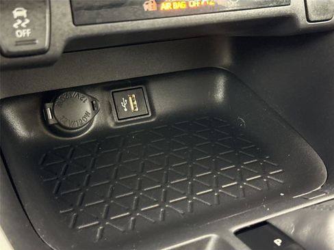 Certified 2025 Toyota RAV4 XLE AWD/4WD image 27