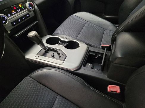 Used 2014 Toyota Camry SE image 26