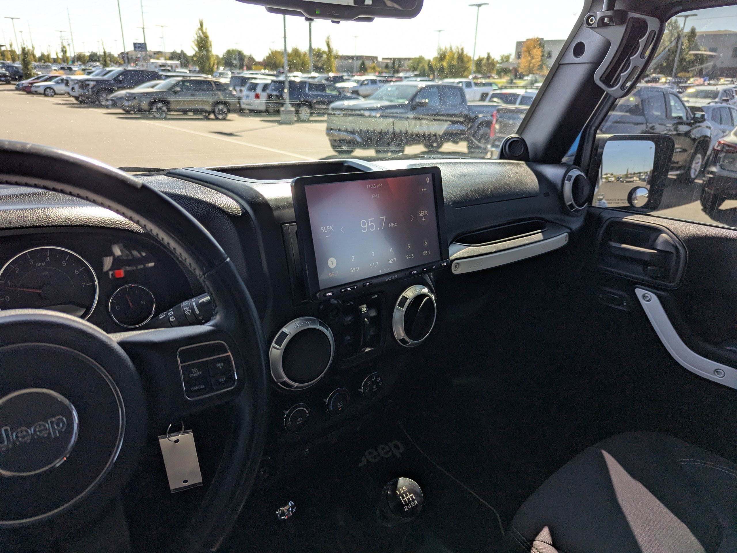 Used 2013 Jeep Wrangler Unlimited Sahara w/ Connectivity Group AWD/4WD image 19
