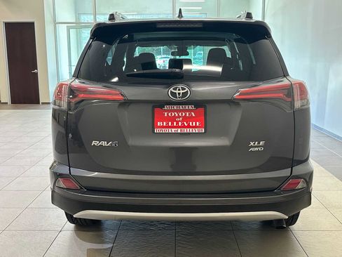 Used 2018 Toyota RAV4 XLE AWD/4WD image 6