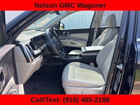 Used 2025 Kia Sorento S w/ Panoramic Sunroof Package FWD image 9