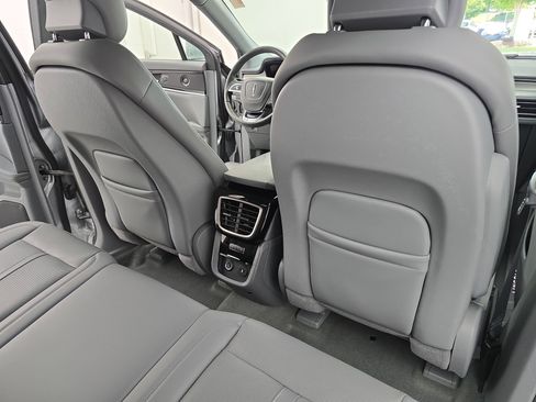 Used 2023 Lincoln Nautilus Reserve w/ Equipment Group 201A AWD/4WD image 11