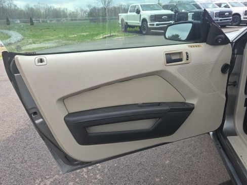 Used 2010 Ford Mustang Premium image 17