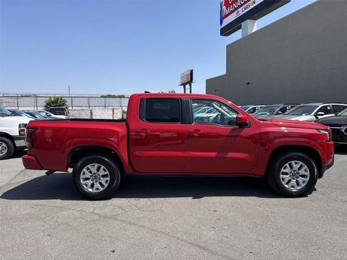Used 2022 Nissan Frontier SV RWD image 2