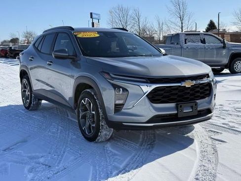 Certified 2025 Chevrolet Trax LT image 4