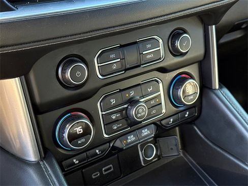 Used 2021 Chevrolet Suburban LT image 27