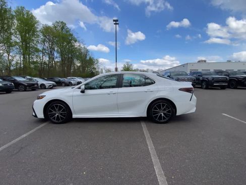 Used 2024 Toyota Camry SE FWD image 8