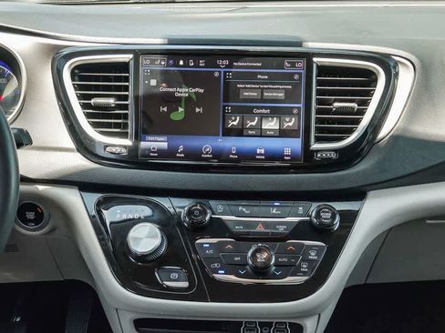 Certified 2023 Chrysler Pacifica Touring-L FWD image 12