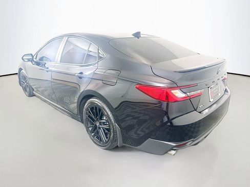 Used 2025 Toyota Camry SE image 7