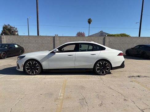 Used 2025 BMW i5 eDrive40i w/ M Sport Package image 2