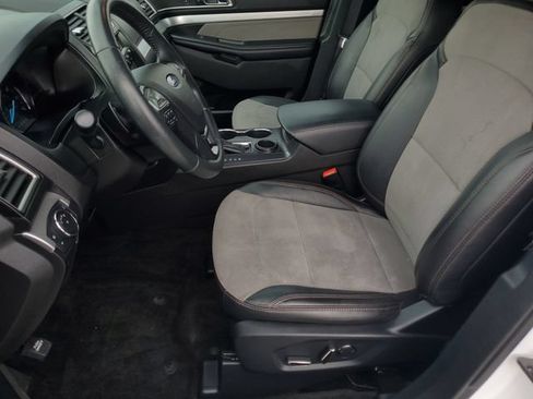Used 2017 Ford Explorer XLT w/ Equipment Group 202A FWD image 18