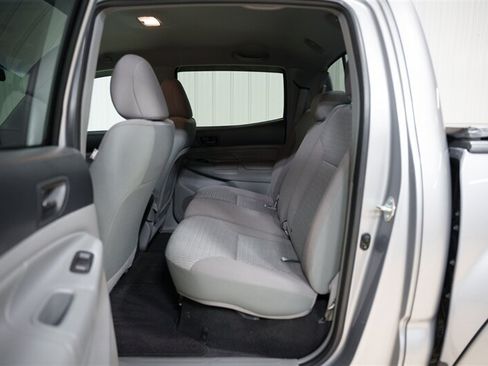 Used 2014 Toyota Tacoma 4x4 Double Cab w/ SR5 Package image 12