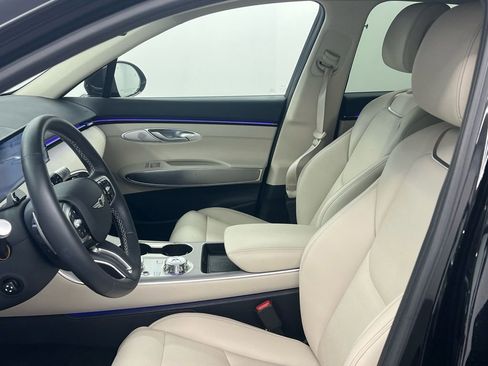 Used 2026 Genesis GV70 2.5T Select image 8
