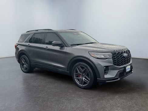 Certified 2025 Ford Explorer ST AWD/4WD image 7