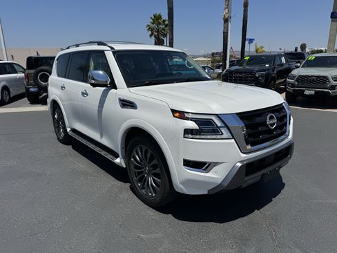 Used 2024 Nissan Armada Platinum w/ Captain's Chairs Package RWD image 2