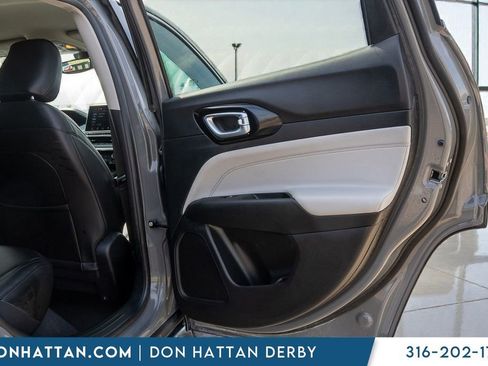 Used 2022 Jeep Compass Limited AWD/4WD image 21