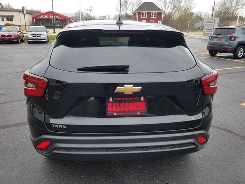 Used 2024 Chevrolet Trax LS FWD image 5