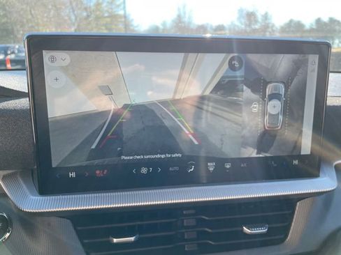 Used 2025 Ford Explorer ST-Line w/ ST-Line Street Pack image 35