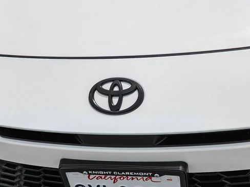Used 2026 Toyota Camry SE w/ Multimedia Upgrade Package FWD image 6
