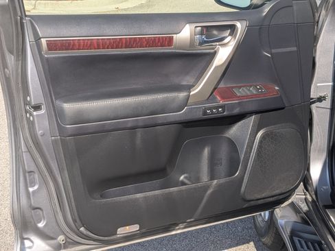 Used 2018 Lexus GX 460 Premium w/ Premium Package AWD/4WD image 11