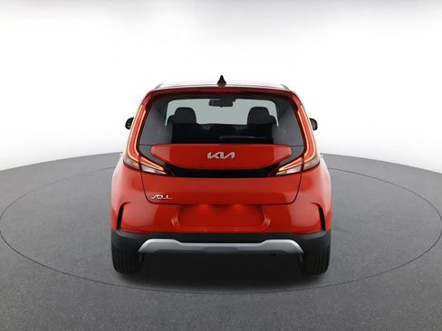 Used 2025 Kia Soul LX w/ LX Technology Package FWD image 7