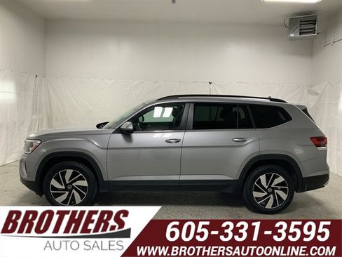Used 2025 Volkswagen Atlas SE AWD/4WD image 1