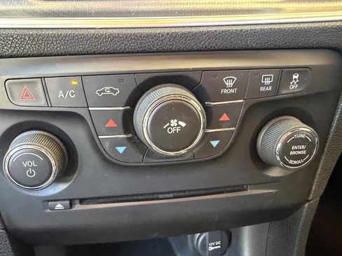 Used 2012 Dodge Charger SE RWD image 12