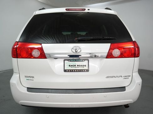 Used 2010 Toyota Sienna XLE Limited image 8