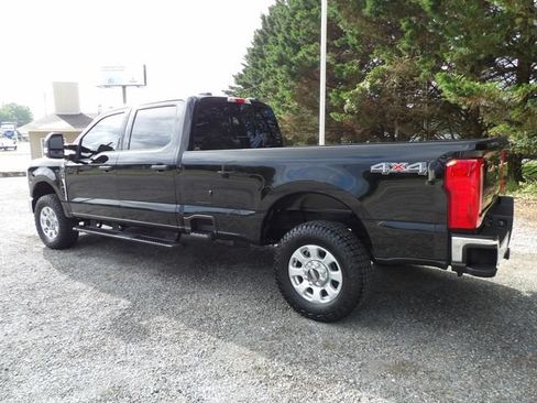 Used 2024 Ford F250 XLT AWD/4WD image 3