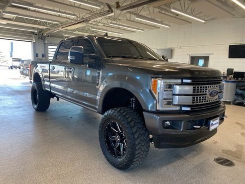 Used 2019 Ford F350 Platinum w/ Platinum Ultimate Package image 3