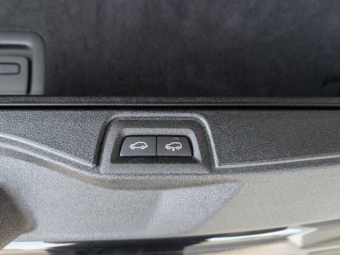 Used 2025 BMW X7 xDrive40i w/ Premium Package AWD/4WD image 36