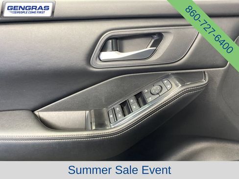 Used 2025 Nissan Rogue SV AWD/4WD image 13