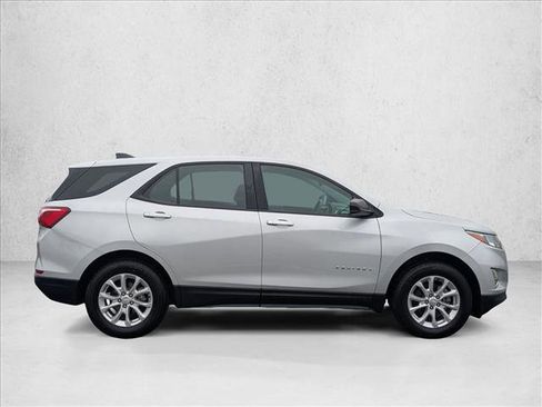 Used 2019 Chevrolet Equinox LS image 4