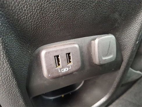 Used 2022 Chevrolet Colorado LT w/ Safety Package image 11