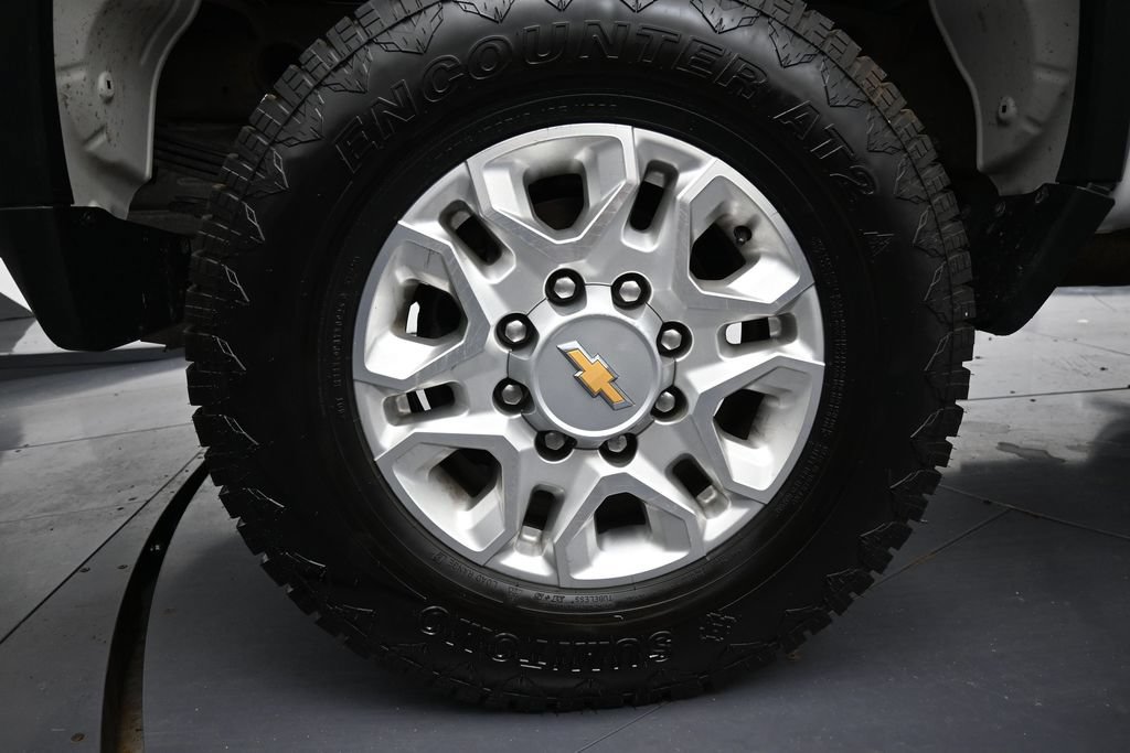Used 2023 Chevrolet Silverado 2500 LT AWD/4WD image 33