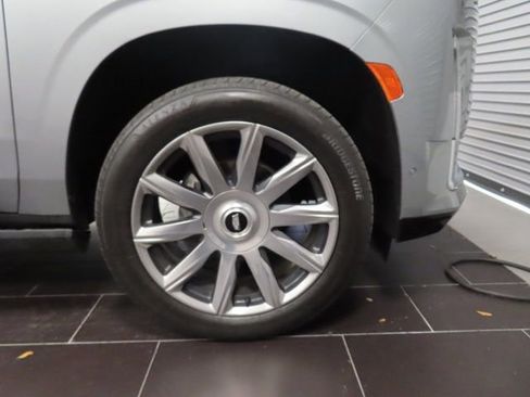 Certified 2024 Cadillac Escalade ESV Premium Luxury Platinum w/ Heavy-Duty Trailer Package image 15