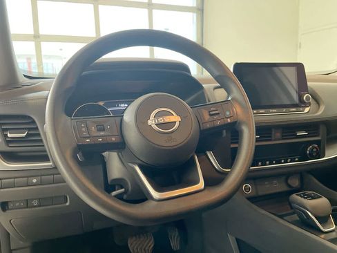 Used 2023 Nissan Rogue SV image 14