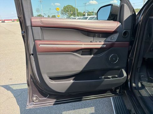 Used 2024 Ford Expedition Limited AWD/4WD image 13