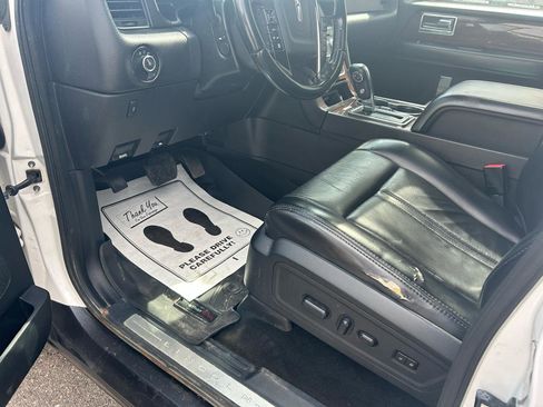 Used 2017 Lincoln Navigator L Select AWD/4WD image 10