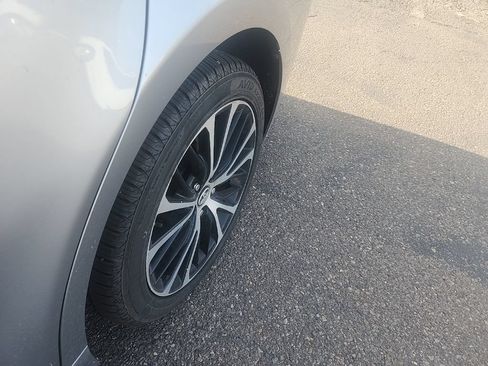Used 2019 Toyota Camry SE w/ Carpet Mat Package FWD image 9