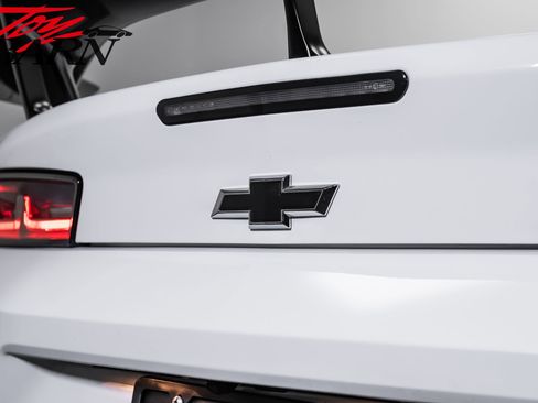 Used 2018 Chevrolet Camaro ZL1 RWD image 15