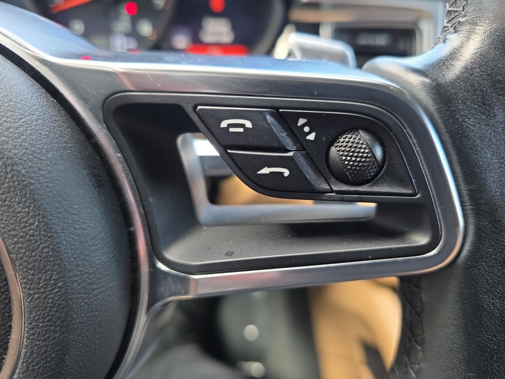 Used 2018 Porsche Macan AWD/4WD image 21
